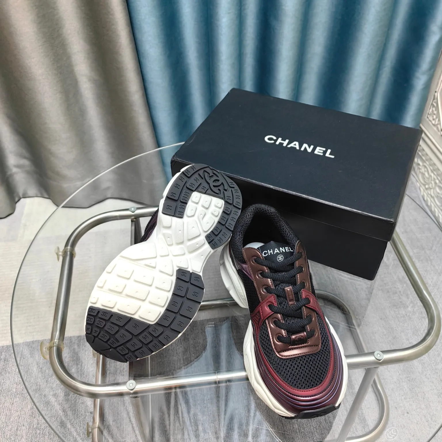 p680🐮🐮Chanel Chanel dad shoes, men and women couples - 2025 counter top casual sports shoes This classic design; the upper is electro-embroidered with a variety of techniques; the outsole is fashionable and sporty; it is unusual to incorporate a variety of color matching elements... The diversified mix and match is very beautiful and versatile, casual, fashionable, sports and outdoor can be taken into account... ꫛꫀꪝ Go➫ Material: ❶Upper is made of: Original imported first-layer silk cowhide + original waterproof cloth + original first-layer cowhide ❷Inner lining: original sheep lining + mesh ❸Outsole based on: original TPU combination outsole Special counter boutique packaging complete set for women 35–41